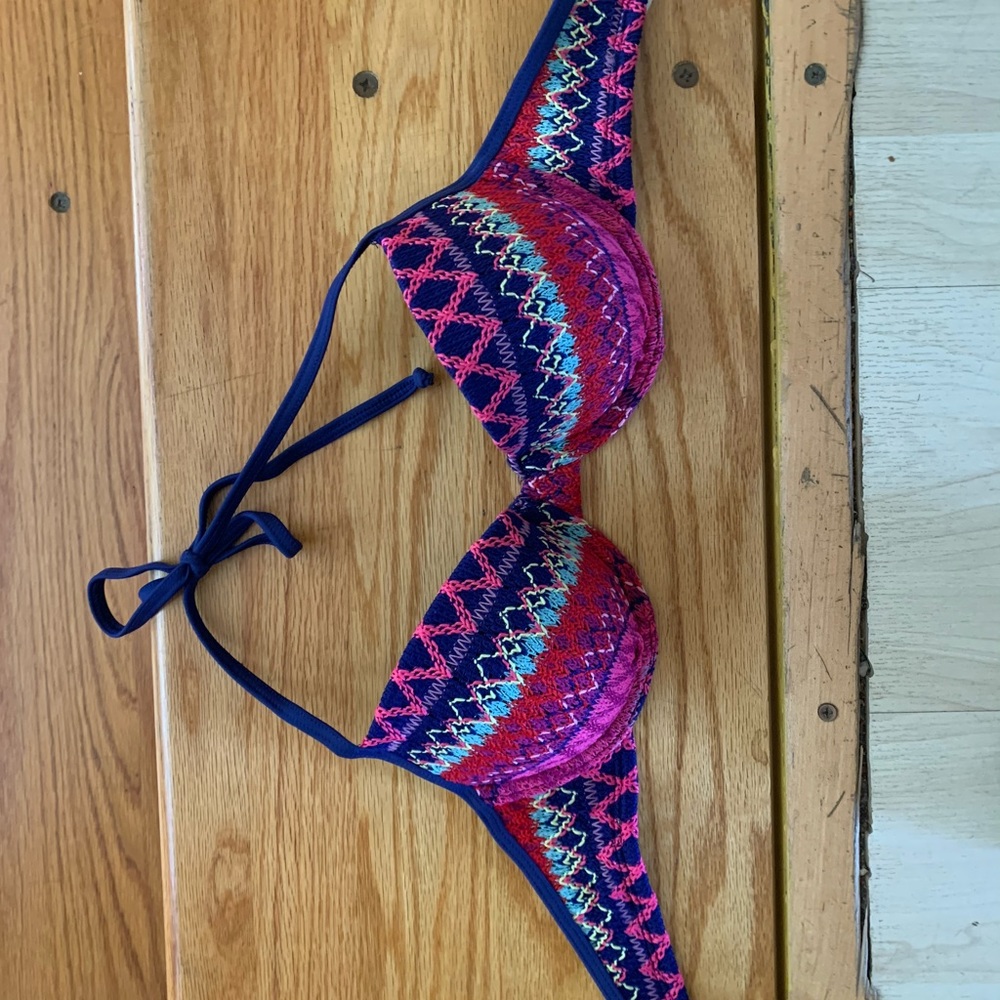 HOLLISTER🌟Colorful Aztec Print Push Up Bikini Top